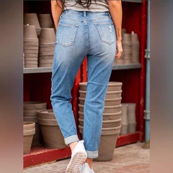 NWT JUDY BLUE High Rise Boyfriend Distressed Light Wash Jeans - Picture 7 of 16